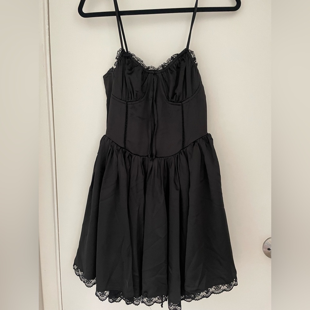 Elegant Black Lace Trim Chemise